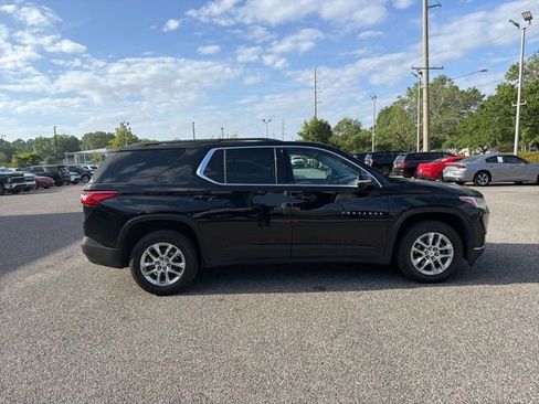 Used 2021 Chevrolet Traverse LT image 4