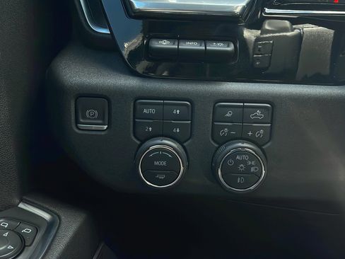 Used 2023 Chevrolet Silverado 1500 High Country w/ Technology Package AWD/4WD image 20