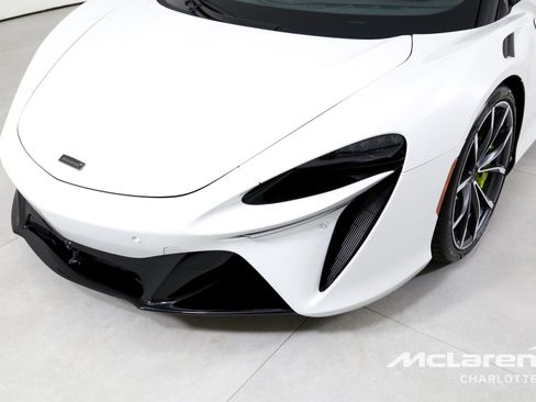 Used 2025 McLaren Artura Spider image 29