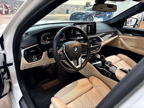 Used 2023 BMW 530i w/ Convenience Package RWD image 15