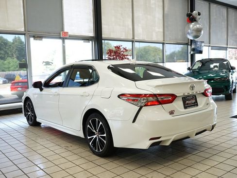 Used 2019 Toyota Camry SE FWD image 4
