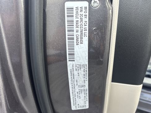 Used 2021 Chrysler Voyager LX image 33