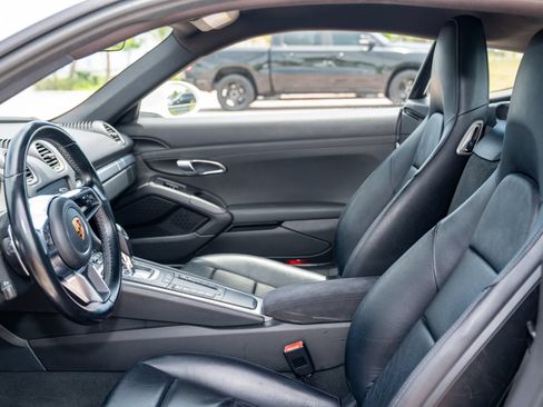 Used 2018 Porsche 718 Cayman RWD image 23