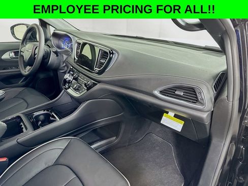 New 2026 Chrysler Pacifica Limited w/ S Appearance Package image 35