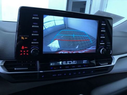 Certified 2024 Toyota Sienna XLE image 28