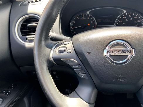Used 2015 Nissan Pathfinder Platinum w/ Family Entertainment Package FWD image 24