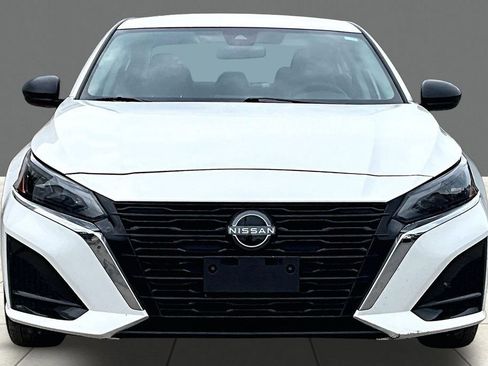 Used 2025 Nissan Altima 2.5 SV FWD image 3