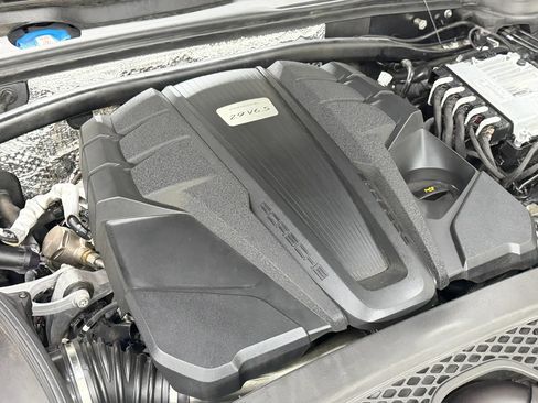 Used 2022 Porsche Macan S AWD/4WD image 50