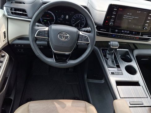 Used 2023 Toyota Sienna Limited AWD/4WD image 16