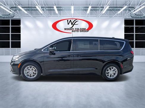 New 2026 Chrysler Pacifica Select image 6