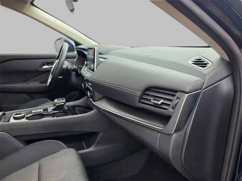 Used 2024 Nissan Rogue SV image 14