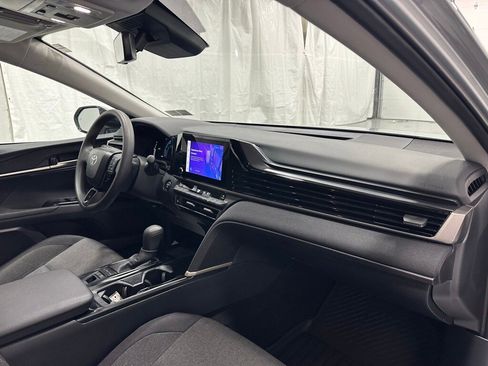 Used 2025 Toyota Camry LE image 61