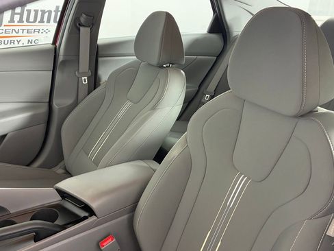 Used 2023 Hyundai Elantra SEL w/ Preferred Accessory Package image 12
