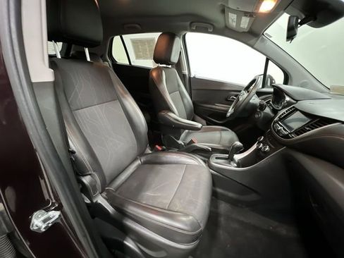 Used 2022 Chevrolet Trax LT AWD/4WD image 24