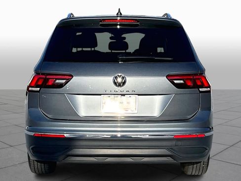 Used 2023 Volkswagen Tiguan SE w/ Panoramic Sunroof Package image 5
