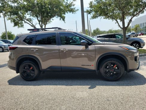 Certified 2025 Nissan Rogue SV AWD/4WD image 4