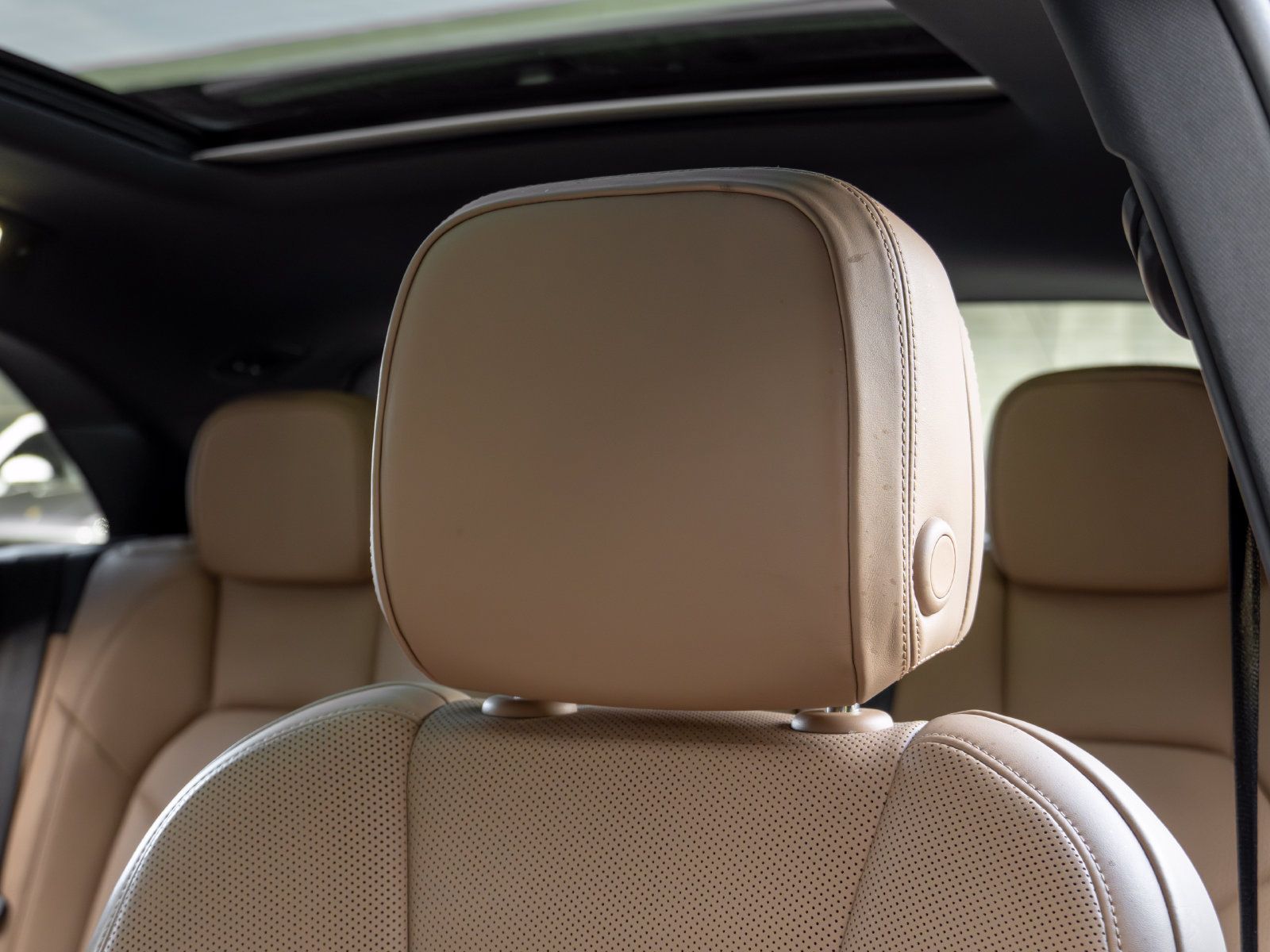 Certified 2023 Porsche Macan AWD/4WD image 26