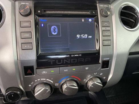 Used 2017 Toyota Tundra SR5 w/ SR5 Upgrade Package AWD/4WD image 20