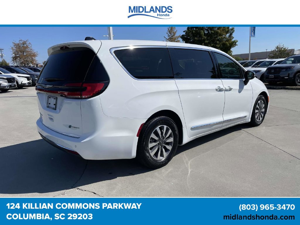 Used 2023 Chrysler Pacifica Limited FWD image 6