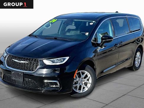 Certified 2024 Chrysler Pacifica Touring-L image 1