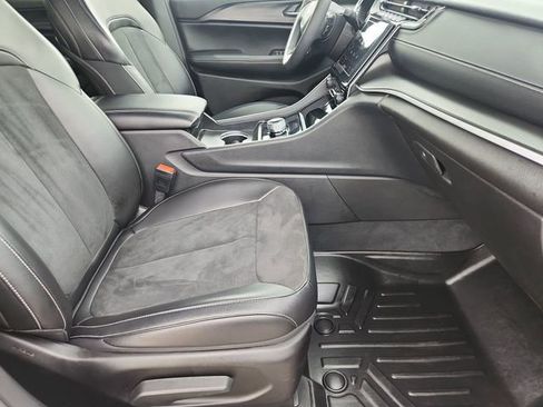 Used 2024 Jeep Grand Cherokee L Altitude RWD image 27