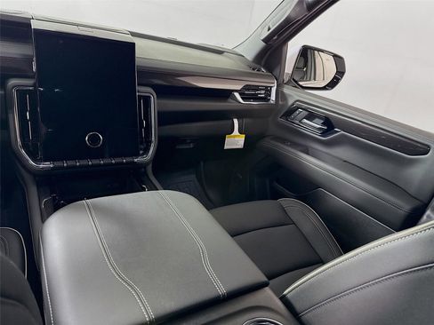 New 2026 GMC Yukon XL Elevation w/ LPO, Floor Liner Package image 18