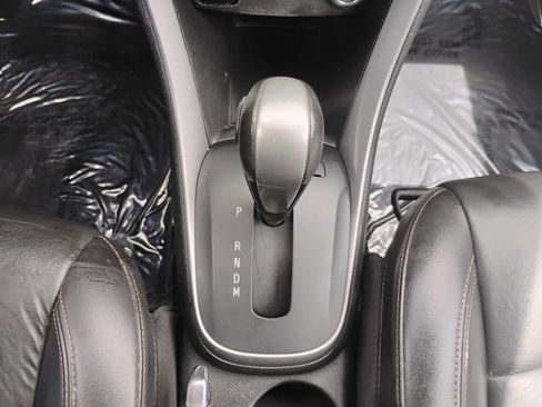 Used 2021 Chevrolet Trax LT w/ Premium Seat Package AWD/4WD image 21