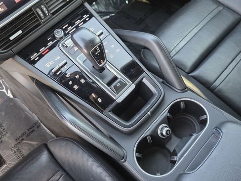 Used 2021 Porsche Cayenne Coupe image 33