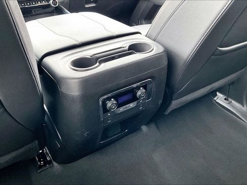 Used 2025 Chevrolet Suburban Premier image 33