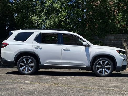 Used 2023 Honda Pilot Elite image 3