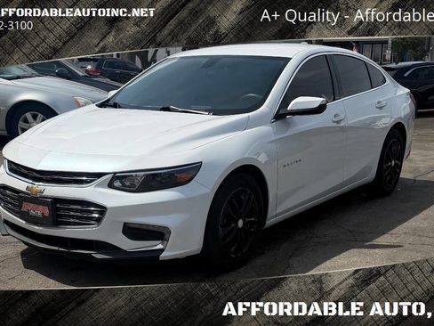 Used 2018 Chevrolet Malibu LT FWD image 1