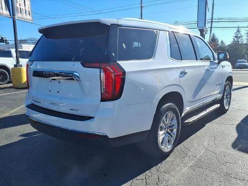 Used 2023 GMC Yukon SLT w/ SLT Luxury Package image 5