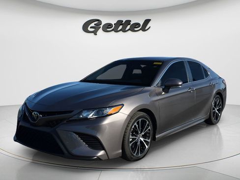 Used 2020 Toyota Camry SE w/ Convenience Package FWD image 1