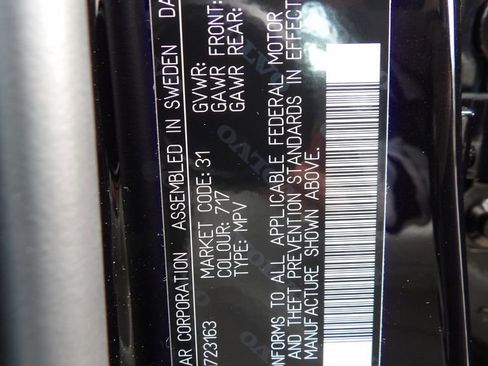 Certified 2024 Volvo XC60 B5 Plus w/ Climate Package image 33