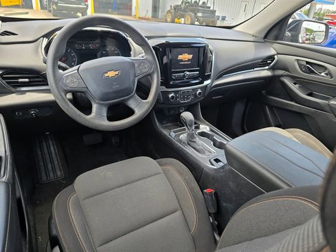 Used 2021 Chevrolet Traverse LS FWD image 7