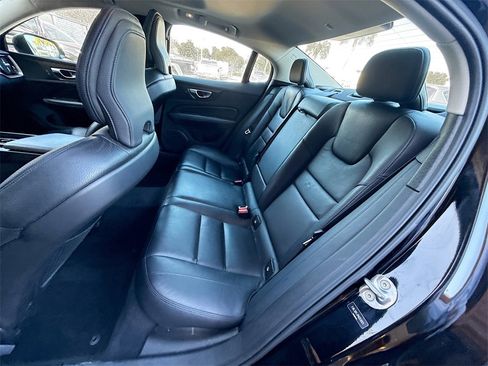 Used 2023 Volvo S60 B5 Plus image 27