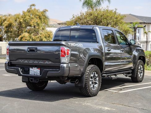Certified 2021 Toyota Tacoma TRD Off-Road w/ Technology Package AWD/4WD image 4