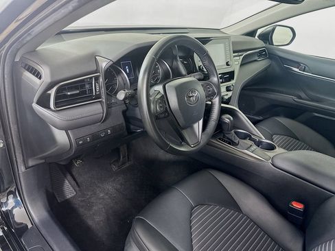 Used 2023 Toyota Camry SE w/ Convenience Package FWD image 9