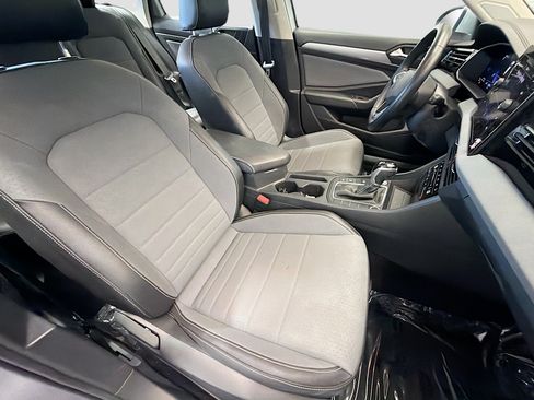 Used 2025 Volkswagen Jetta SE FWD image 15