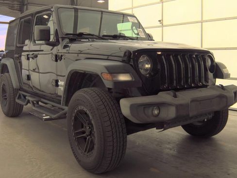 Used 2018 Jeep Wrangler Unlimited Sport S AWD/4WD image 7