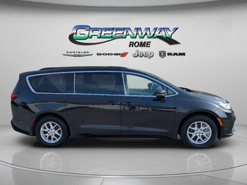 Used 2022 Chrysler Pacifica Touring-L FWD image 8