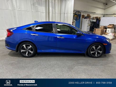 Used 2018 Honda Civic Touring image 9