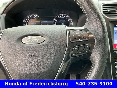 Used 2019 Ford Explorer Platinum AWD/4WD image 35