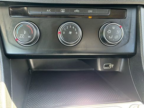 Used 2019 Volkswagen Jetta R-Line image 17