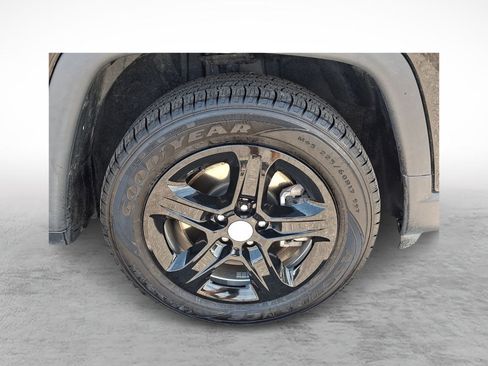 Used 2024 Jeep Compass Latitude AWD/4WD image 9