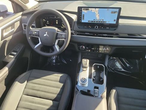 New 2026 Mitsubishi Outlander SE image 16
