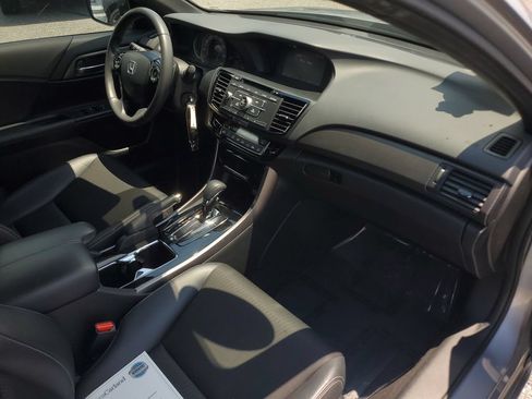 Used 2017 Honda Accord Sport image 4