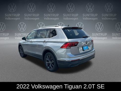 Used 2022 Volkswagen Tiguan SE w/ Panoramic Sunroof Package FWD image 3