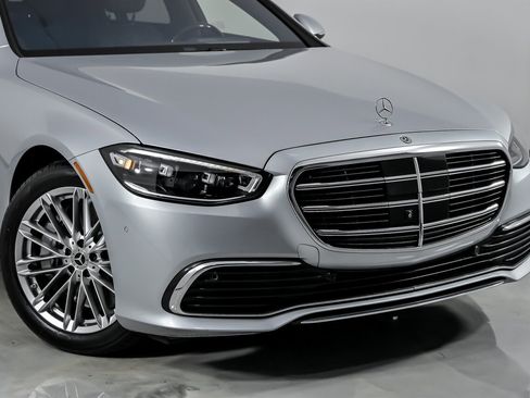Used 2021 Mercedes-Benz S 580 4MATIC Sedan image 3