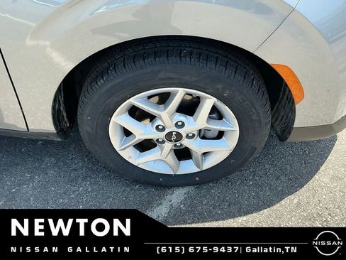 Used 2025 Kia Soul LX w/ LX Technology Package FWD image 13